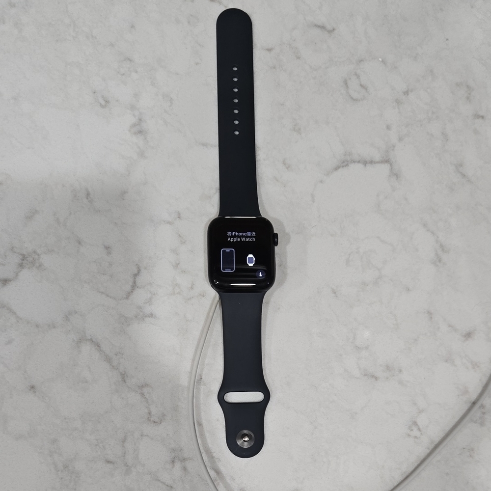 Apple Smartwatch SE - Midnight Black With Charger